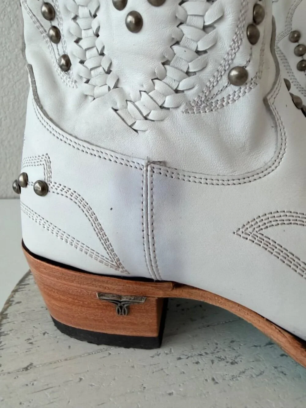 Lane Boots COSSETTE White Cowboy Booties Womens 9.5 Western Snip Toe Short Ankle